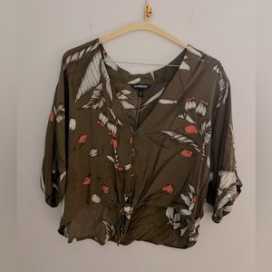 Express Hawaiian print cropped shirt